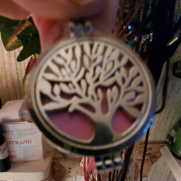 Tree of life necklace diffuser with  choice of oil - Picture 2 of 4